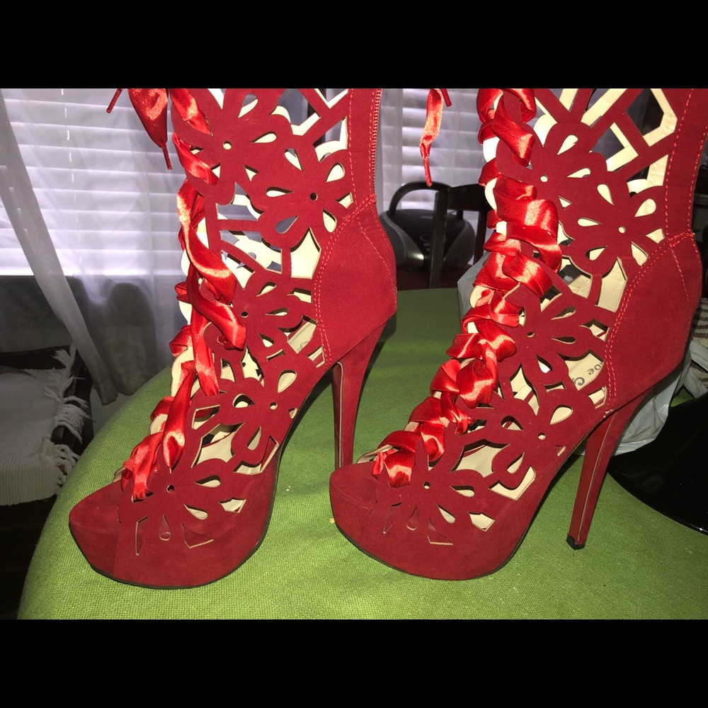 Boots - Picture 3 of 6